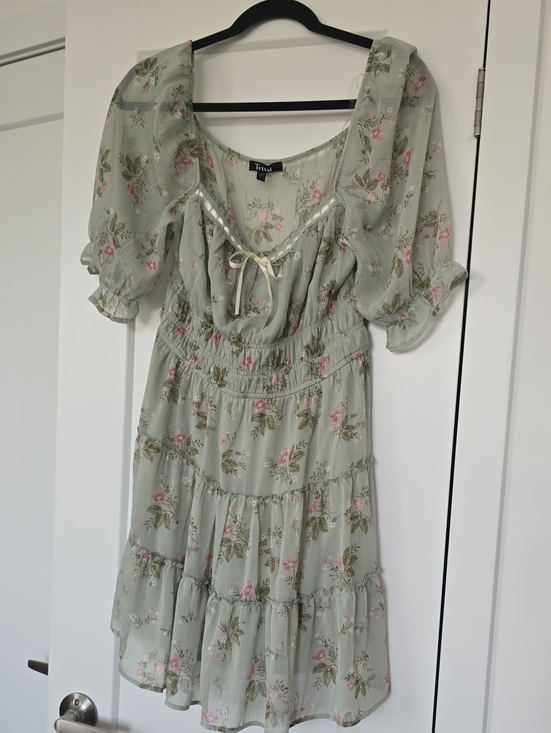 Dresses & Skirts - Floral Sage Green Tiered Puff Sleeve Dress